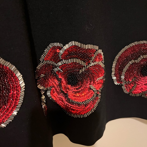 French connection V-Neck shift dress with sequin roses at the bottom - Picture 2 of 3